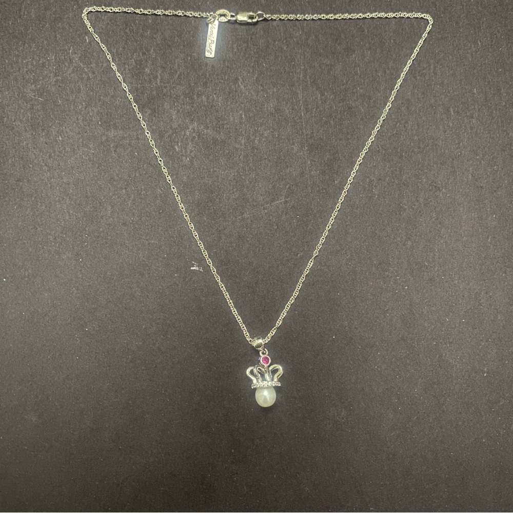 Vantel Pearls Silver Crown Necklace with Pink Accent
